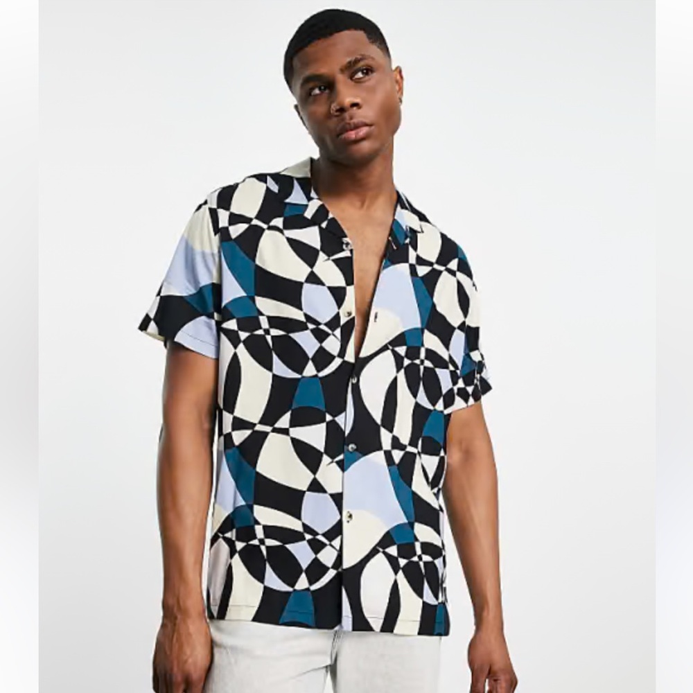 ASOS Design Button Down Revere Short Sleeve Shirt in Black/Cream Geo Print